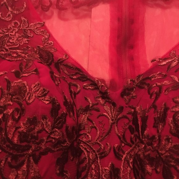 Gorgeous Fit and Flair Short Burgundy Dress - Picture 6 of 15